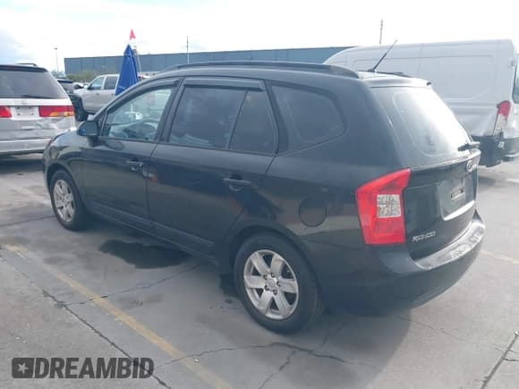 ✅ 2008 Kia Rondo LX • VIN: KNAFG526X87183993 • Lot: 43443551. Wystawiony na IAAI z przebiegiem 218 563 mil. Bezpłatny archiwum sprzedaży aukcyjnych z USA i szczegółowy raport historii pojazdu na DreamBid. Zdjęcie 3.