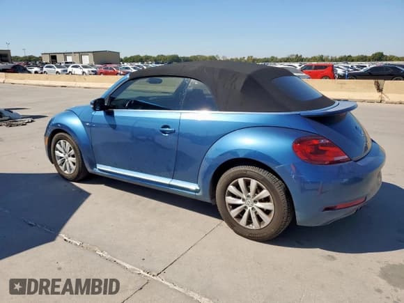 ✅ 2018 Volkswagen Beetle S • VIN: 3VW5DAAT5JM505097 • Лот: 84711945. Опубликован ранее на Copart с пробегом 111 659 миль. Бесплатный доступ к архиву аукционных продаж из США и подробный отчёт об истории автомобиля на DreamBid. Изображение 2.