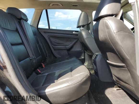 ✅ 2010 Volkswagen Jetta • VIN: 3VWTL8AJ6AM622060 • Lot: 71606375. Listed on Copart with 324,494 mi. Free auction sales archive from the USA and detailed vehicle history report at DreamBid. Image 10.