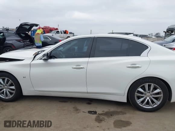 ✅ 2015 Infiniti Q50 Premium • VIN: JN1BV7AP2FM344044 • Lot: 42217012. Listed on IAAI with 155,714 mi. Free auction sales archive from the USA and detailed vehicle history report at DreamBid. Image 14.