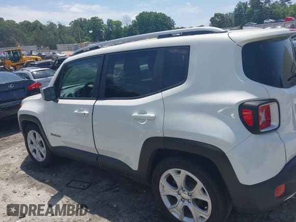 ✅ 2018 Jeep Renegade Limited • VIN: ZACCJADB8JPJ06197 • Lot: 42253022. Listed on IAAI with 87,494 mi. Free auction sales archive from the USA and detailed vehicle history report at DreamBid. Image 14.