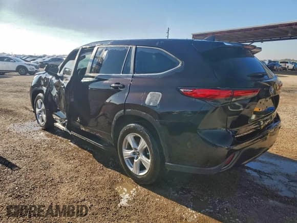✅ 2022 Toyota Highlander LE • VIN: 5TDZZRAH2NS108081 • Lot: 94921375. Listed on Copart with 98,256 mi. Free auction sales archive from the USA and detailed vehicle history report at DreamBid. Image 2.
