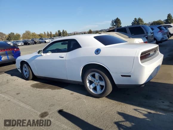 ✅ 2013 Dodge Challenger SXT • VIN: 2C3CDYAG2DH517852 • Lot: 77687144. Wystawiony na Copart z przebiegiem 47 051 mil. Bezpłatny archiwum sprzedaży aukcyjnych z USA i szczegółowy raport historii pojazdu na DreamBid. Zdjęcie 2.