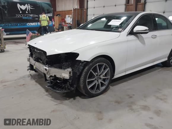 ✅ 2023 Mercedes-Benz E 350 • VIN: W1KZF8EB1PB186831 • Lot: 42096082. Wystawiony na IAAI z przebiegiem 2 480 mil. Bezpłatny archiwum sprzedaży aukcyjnych z USA i szczegółowy raport historii pojazdu na DreamBid. Zdjęcie 21.