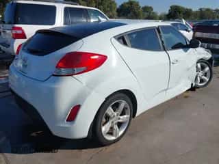 2013 Hyundai Veloster w/Gray Int с VIN KMHTC6AD3DU092515, выставлен на аукционе IAAI как лот 43308569 с пробегом 141 807 миль миль и . История ставок и продаж доступна на DreamBid. Изображение 4.