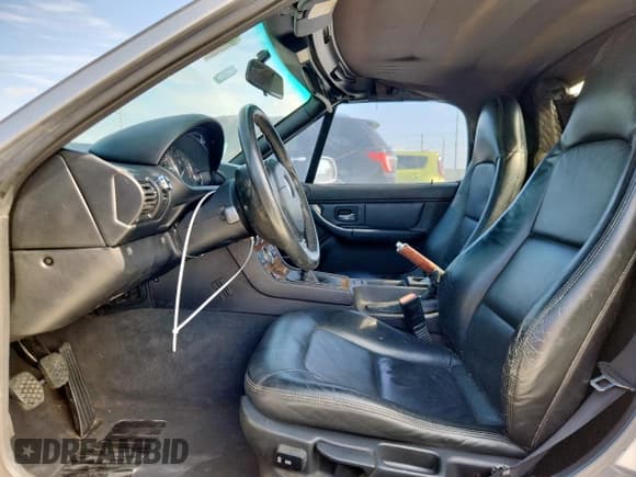 ✅ 2000 BMW Z3 2.8 • VIN: 4USCH3342YLF41905 • Лот: 60073085. Опубликован ранее на Copart с пробегом Не указан. Бесплатный доступ к архиву аукционных продаж из США и подробный отчёт об истории автомобиля на DreamBid. Изображение 7.