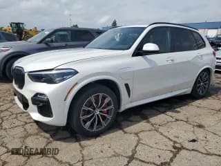 ✅ 2021 BMW X5 xDrive45e • VIN: 5UXTA6C04M9H98563 • Лот: 61650965. Опубликован ранее на Copart с пробегом 21 216 миль. Бесплатный доступ к архиву аукционных продаж из США и подробный отчёт об истории автомобиля на DreamBid. Изображение 1.