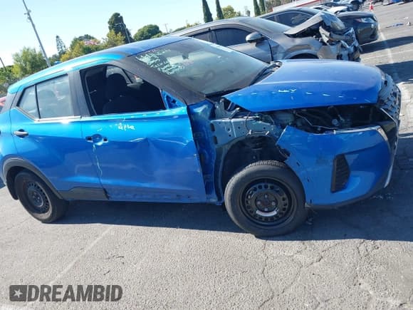 ✅ 2023 Nissan Kicks S • VIN: 3N1CP5BV2PL555739 • Lot: 42841063. Listed on IAAI with 28,898 mi. Free auction sales archive from the USA and detailed vehicle history report at DreamBid. Image 14.