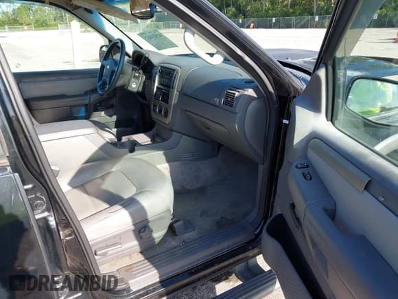 ✅ 2004 Ford Explorer XLT • VIN: 1FMZU73W74ZA59659 • Lot: 42921867. Wystawiony na IAAI z przebiegiem 111 449 mil. Bezpłatny archiwum sprzedaży aukcyjnych z USA i szczegółowy raport historii pojazdu na DreamBid. Zdjęcie 5.