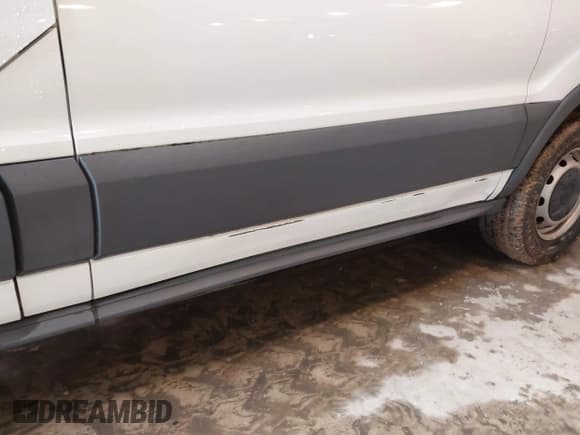 ✅ 2018 Ford Transit Passenger XL • VIN: 1FMZK1CM8JKA27308 • Lot: 41460974. Wystawiony na IAAI z przebiegiem 66 278 mil. Bezpłatny archiwum sprzedaży aukcyjnych z USA i szczegółowy raport historii pojazdu na DreamBid. Zdjęcie 18.