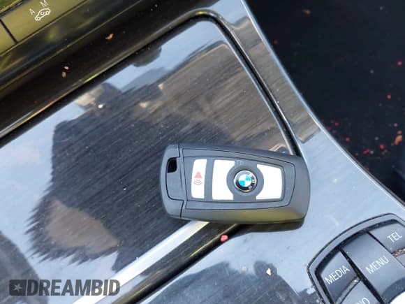 ✅ 2013 BMW 5 Series 528i xDrive • VIN: WBAXH5C57DD111829 • Lot: 43928316. Wystawiony na IAAI z przebiegiem 134 712 mil. Bezpłatny archiwum sprzedaży aukcyjnych z USA i szczegółowy raport historii pojazdu na DreamBid. Zdjęcie 11.