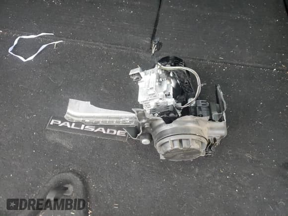 ✅ 2022 Hyundai Palisade Ultimate Calligraphy • VIN: KM8R5DHE9NU464643 • Лот: 43422835. Опубликован ранее на Copart с пробегом 82 447 миль. Бесплатный доступ к архиву аукционных продаж из США и подробный отчёт об истории автомобиля на DreamBid. Изображение 13.