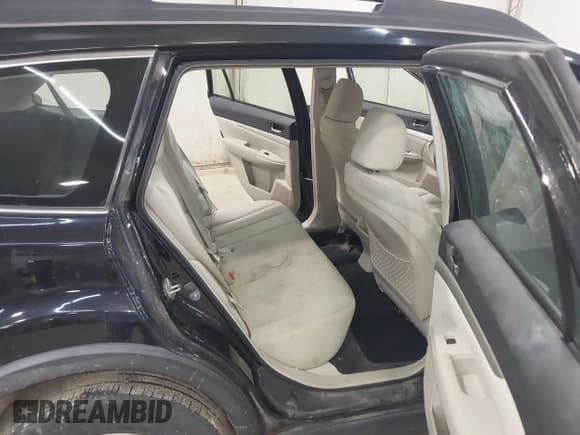 ✅ 2011 Subaru Outback 2.5i • VIN: 4S4BRBAC4B3359870 • Lot: 43595075. Listed on IAAI with 198,942 mi. Free auction sales archive from the USA and detailed vehicle history report at DreamBid. Image 6.