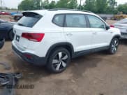 ✅ 2024 Volkswagen Taos S • VIN: 3VV8X7B25RM041693 • Lot: 42487674. Wystawiony na IAAI z przebiegiem 5 214 mil. Bezpłatny archiwum sprzedaży aukcyjnych z USA i szczegółowy raport historii pojazdu na DreamBid. Zdjęcie 4.