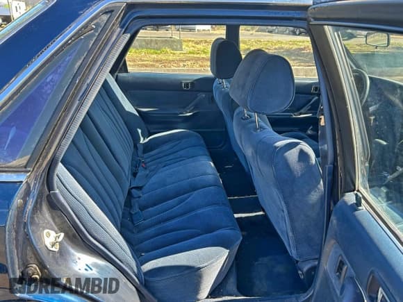 ✅ 1987 Toyota Camry • VIN: JT2SV22F2H3016128 • Lot: 94755525. Wystawiony na Copart z przebiegiem 261 323 mil. Bezpłatny archiwum sprzedaży aukcyjnych z USA i szczegółowy raport historii pojazdu na DreamBid. Zdjęcie 6.