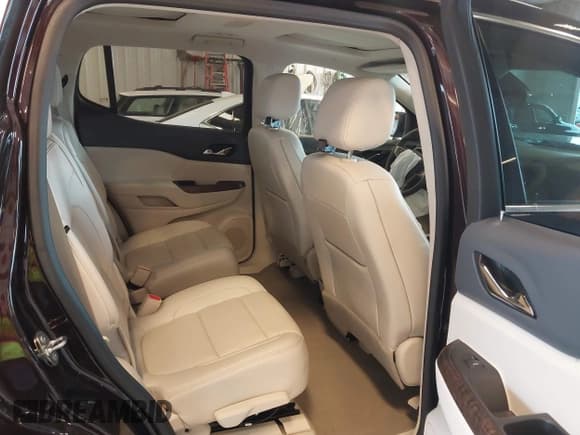 ✅ 2021 GMC Acadia Denali • VIN: 1GKKNXLS2MZ140119 • Lot: 42553557. Listed on IAAI with 50,197 mi. Free auction sales archive from the USA and detailed vehicle history report at DreamBid. Image 8.