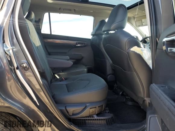 ✅ 2025 Toyota Highlander Hybrid Platinum • VIN: 5TDEBRCH9SS667851 • Lot: 84902615. Listed on Copart with 3,921 mi. Free auction sales archive from the USA and detailed vehicle history report at DreamBid. Image 11.