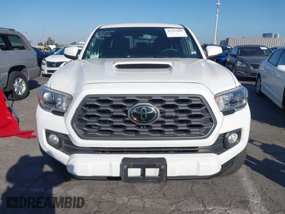 ✅ 2021 Toyota Tacoma SR5 • VIN: 3TMAZ5CN0MM154354 • Lot: 43525499. Listed on IAAI with 31,438 mi. Free auction sales archive from the USA and detailed vehicle history report at DreamBid. Image 11.