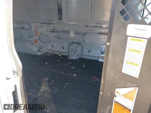 ✅ 2013 Ford Econoline Cargo Commercial • VIN: 1FTNE1EWXDDB31705 • Lot: 43899797. Wystawiony na IAAI z przebiegiem 185 781 mil. Bezpłatny archiwum sprzedaży aukcyjnych z USA i szczegółowy raport historii pojazdu na DreamBid. Zdjęcie 8.