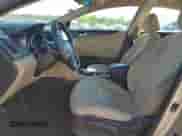 2011 Hyundai Sonata GLS z VIN 5NPEB4AC7BH073839, wystawiony jako Copart lot #80959785 z przebiegiem 144 561 mil mil oraz Szkoda całkowita • Salvage title. Historia ofert i sprzedaży dostępna na DreamBid. Obrazek 7.