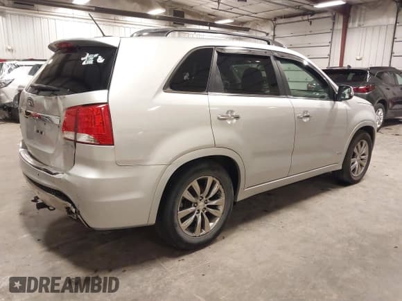 ✅ 2012 Kia Sorento SX • VIN: 5XYKWDA25CG285307 • Лот: 43116669. Опубликован ранее на IAAI с пробегом 147 130 миль. Бесплатный доступ к архиву аукционных продаж из США и подробный отчёт об истории автомобиля на DreamBid. Изображение 4.