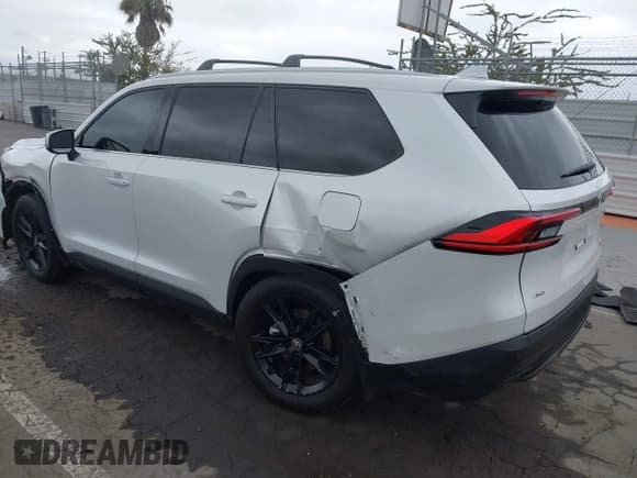 ✅ 2024 Toyota Highlander XLE • VIN: 5TDAAAB50RS068275 • Лот: 42437588. Опубликован ранее на IAAI с пробегом 5 878 миль. Бесплатный доступ к архиву аукционных продаж из США и подробный отчёт об истории автомобиля на DreamBid. Изображение 3.