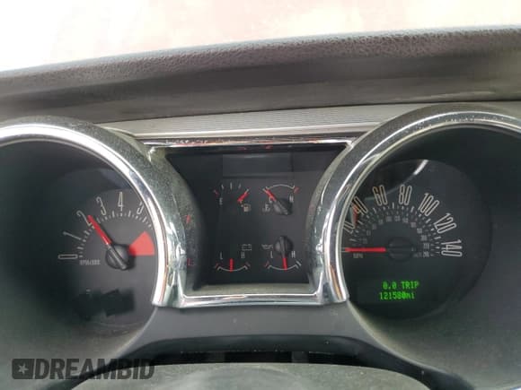 ✅ 2005 Ford Mustang GT Deluxe • VIN: 1ZVHT85H755258045 • Lot: 53802605. Wystawiony na Copart z przebiegiem 121 580 mil. Bezpłatny archiwum sprzedaży aukcyjnych z USA i szczegółowy raport historii pojazdu na DreamBid. Zdjęcie 9.