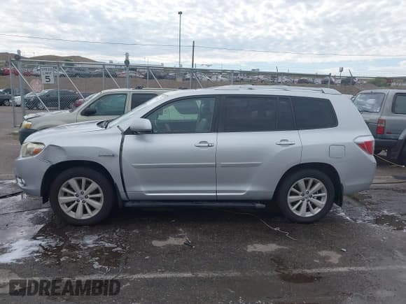✅ 2009 Toyota Highlander Limited • VIN: JTEEW44A892034635 • Lot: 42797622. Listed on IAAI with 218,624 mi. Free auction sales archive from the USA and detailed vehicle history report at DreamBid. Image 14.