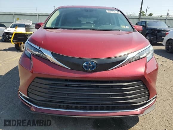 ✅ 2022 Toyota Sienna XLE • VIN: 5TDYSKFC0NS052081 • Lot: 81553855. Listed on Copart with 216,872 mi. Free auction sales archive from the USA and detailed vehicle history report at DreamBid. Image 5.
