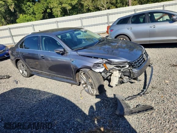 ✅ 2017 Volkswagen Passat R-Line • VIN: 1VWDT7A33HC054653 • Лот: 82612705. Опубликован ранее на Copart с пробегом 94 331 миль. Бесплатный доступ к архиву аукционных продаж из США и подробный отчёт об истории автомобиля на DreamBid. Изображение 4.