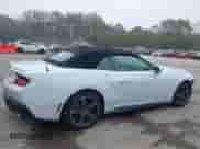 2025 Ford Mustang EcoBoost Premium z VIN 1FAGP8UH1S5110897, wystawiony jako IAAI lot #43585005 z przebiegiem 15 065 mil mil oraz . Historia ofert i sprzedaży dostępna na DreamBid. Obrazek 14.