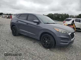 2019 Hyundai Tucson SE z VIN KM8J23A47KU956214, wystawiony jako Copart lot #84757875 z przebiegiem 133 727 mil mil oraz Czysty tytuł • Clean title. Historia ofert i sprzedaży dostępna na DreamBid. Obrazek 4.