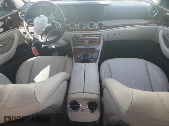 ✅ 2020 Mercedes-Benz E 450 • VIN: W1KZF6JB2LA827804 • Lot: 61747145. Listed on Copart with 58,265 mi. Free auction sales archive from the USA and detailed vehicle history report at DreamBid. Image 8.