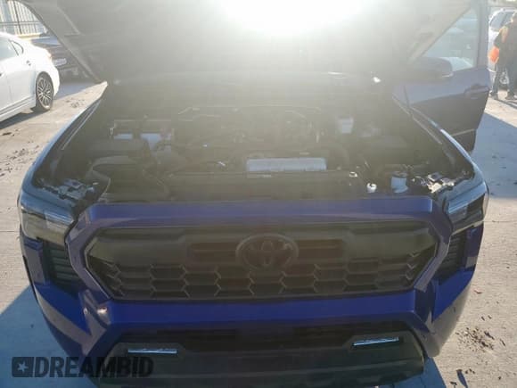 ✅ 2025 Toyota Tacoma SR5 • VIN: 3TMKB5FN5SM028816 • Lot: 81507295. Wystawiony na Copart z przebiegiem 5 140 mil. Bezpłatny archiwum sprzedaży aukcyjnych z USA i szczegółowy raport historii pojazdu na DreamBid. Zdjęcie 11.