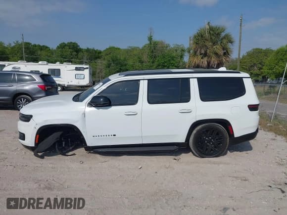 ✅ 2023 Jeep Wagoneer Series II Carbide • VIN: 1C4SJUBP9PS516282 • Lot: 41866812. Listed on IAAI with 29,136 mi. Free auction sales archive from the USA and detailed vehicle history report at DreamBid. Image 14.
