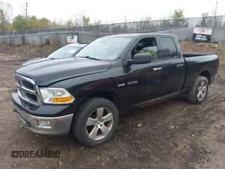 2009 Dodge 1500 SLT z VIN 1D3HV18T69S820374, wystawiony jako IAAI lot #43599855 z przebiegiem 175 437 mil mil oraz . Historia ofert i sprzedaży dostępna na DreamBid. Obrazek 2.