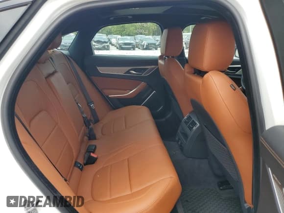 ✅ 2024 Jaguar XF R-Dynamic SE • VIN: SAJBL4GX2RCY95398 • Lot: 55859785. Wystawiony na Copart z przebiegiem 9 180 mil. Bezpłatny archiwum sprzedaży aukcyjnych z USA i szczegółowy raport historii pojazdu na DreamBid. Zdjęcie 10.