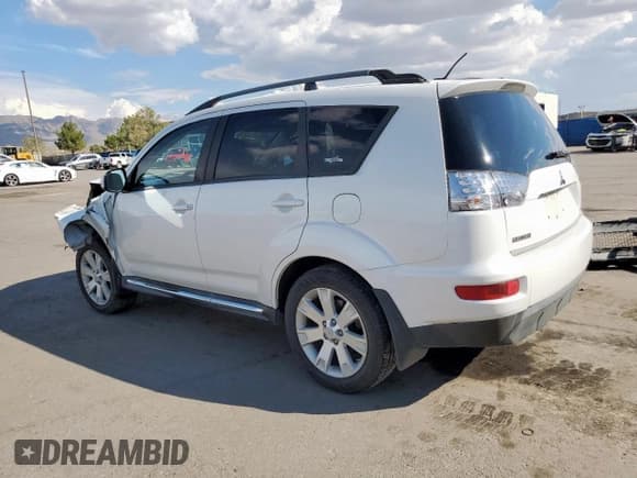 ✅ 2012 Mitsubishi Outlander SE • VIN: JA4AS3AWXCU019715 • Lot: 81110145. Wystawiony na Copart z przebiegiem 132 637 mil. Bezpłatny archiwum sprzedaży aukcyjnych z USA i szczegółowy raport historii pojazdu na DreamBid. Zdjęcie 2.