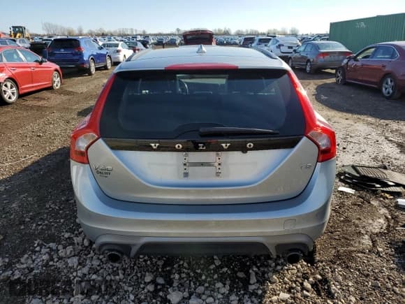 ✅ 2018 Volvo V60 Dynamic • VIN: YV140MEL5J2379492 • Лот: 79428554. Опубликован ранее на Copart с пробегом Не указан. Бесплатный доступ к архиву аукционных продаж из США и подробный отчёт об истории автомобиля на DreamBid. Изображение 6.