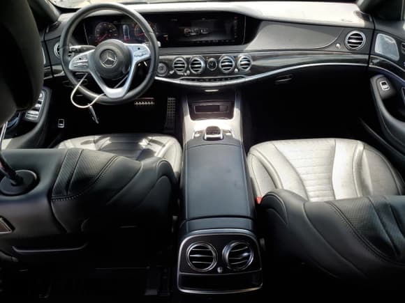 ✅ 2018 Mercedes-Benz S 560 • VIN: WDDUG8DB5JA418742 • Lot: 69990805. Listed on Copart with 38,279 mi. Free auction sales archive from the USA and detailed vehicle history report at DreamBid. Image 8.