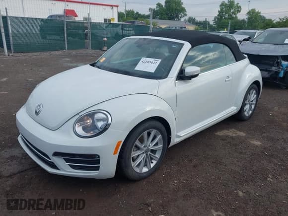 ✅ 2019 Volkswagen Beetle S • VIN: 3VW5DAAT8KM501241 • Lot: 42205422. Wystawiony na IAAI z przebiegiem 5 280 mil. Bezpłatny archiwum sprzedaży aukcyjnych z USA i szczegółowy raport historii pojazdu na DreamBid. Zdjęcie 2.