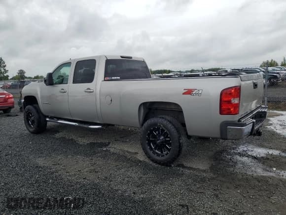 ✅ 2007 Chevrolet Silverado 2500HD 2LT • VIN: 1GCHK23697F504854 • Лот: 58057985. Опубликован ранее на Copart с пробегом 269 143 миль. Бесплатный доступ к архиву аукционных продаж из США и подробный отчёт об истории автомобиля на DreamBid. Изображение 2.