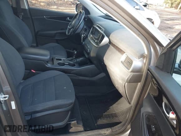 ✅ 2016 Kia Sorento LX • VIN: 5XYPGDA34GG050334 • Lot: 43830956. Listed on IAAI with 95,086 mi. Free auction sales archive from the USA and detailed vehicle history report at DreamBid. Image 5.