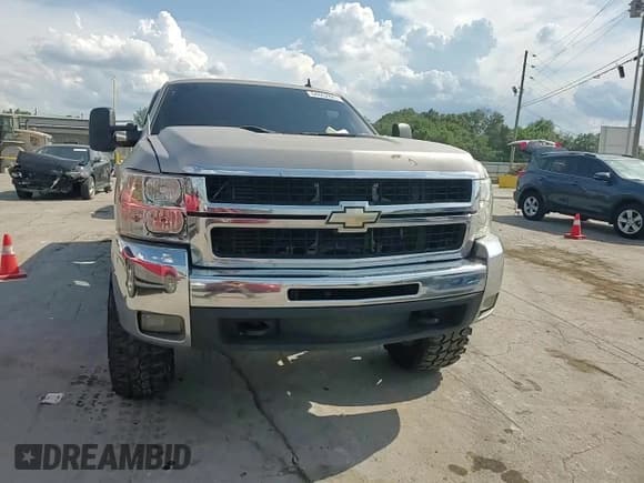 ✅ 2008 Chevrolet Silverado 2500HD LTZ • VIN: 1GCHK23638F137158 • Лот: 64662885. Опубликован ранее на Copart с пробегом 287 534 миль. Бесплатный доступ к архиву аукционных продаж из США и подробный отчёт об истории автомобиля на DreamBid. Изображение 13.