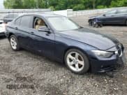 ✅ 2013 BMW 3 Series 320i xDrive • VIN: WBA3C3C56DF982498 • Lot: 57946825. Wystawiony na Copart z przebiegiem Nie podano. Bezpłatny archiwum sprzedaży aukcyjnych z USA i szczegółowy raport historii pojazdu na DreamBid. Zdjęcie 4.