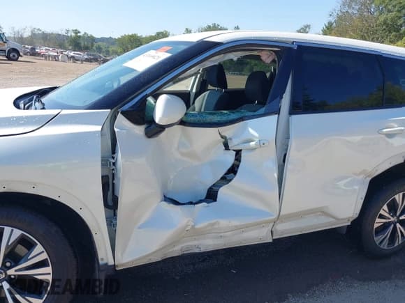 ✅ 2021 Nissan Rogue SV • VIN: 5N1AT3BB3MC713213 • Lot: 43169021. Wystawiony na IAAI z przebiegiem 76 942 mil. Bezpłatny archiwum sprzedaży aukcyjnych z USA i szczegółowy raport historii pojazdu na DreamBid. Zdjęcie 18.