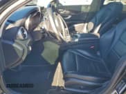 ✅ 2018 Mercedes-Benz C 300 • VIN: 55SWF4KB1JU259631 • Lot: 94439875. Wystawiony na Copart z przebiegiem 75 842 mil. Bezpłatny archiwum sprzedaży aukcyjnych z USA i szczegółowy raport historii pojazdu na DreamBid. Zdjęcie 7.