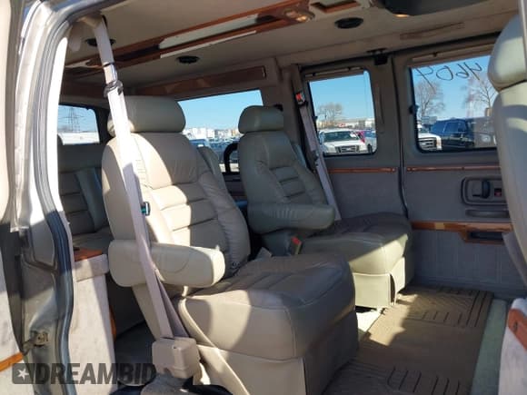 ✅ 2004 Chevrolet Express Passenger • VIN: 1GBFG15T341149179 • Lot: 41964604. Listed on IAAI with 179,725 mi. Free auction sales archive from the USA and detailed vehicle history report at DreamBid. Image 8.