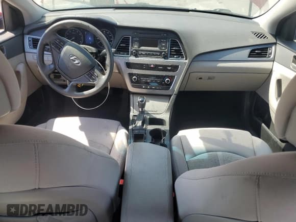 ✅ 2015 Hyundai Sonata SE • VIN: 5NPE24AF0FH204674 • Lot: 68170795. Wystawiony na Copart z przebiegiem 57 709 mil. Bezpłatny archiwum sprzedaży aukcyjnych z USA i szczegółowy raport historii pojazdu na DreamBid. Zdjęcie 8.