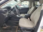 ✅ 2021 Ford Explorer • VIN: 1FMSK7BH5MGC45559 • Lot: 45323835. Wystawiony na Copart z przebiegiem 105 652 mil. Bezpłatny archiwum sprzedaży aukcyjnych z USA i szczegółowy raport historii pojazdu na DreamBid. Zdjęcie 7.